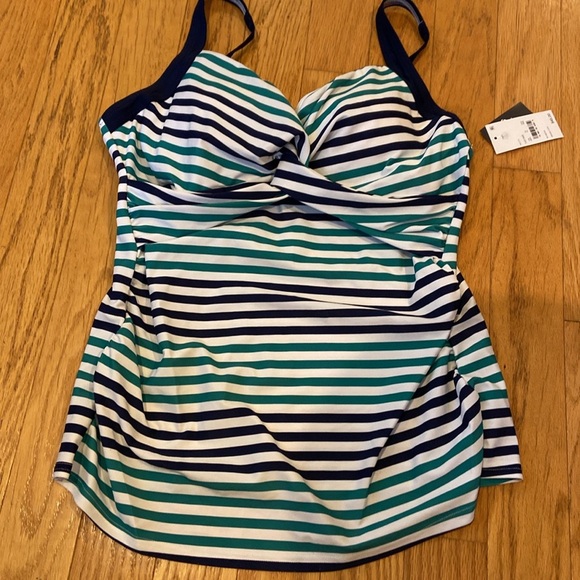 Lands' End Women's :
Swim *Nwt* Lands'
End Striped
Underwire Tankini
Top - Picture 6 of 6